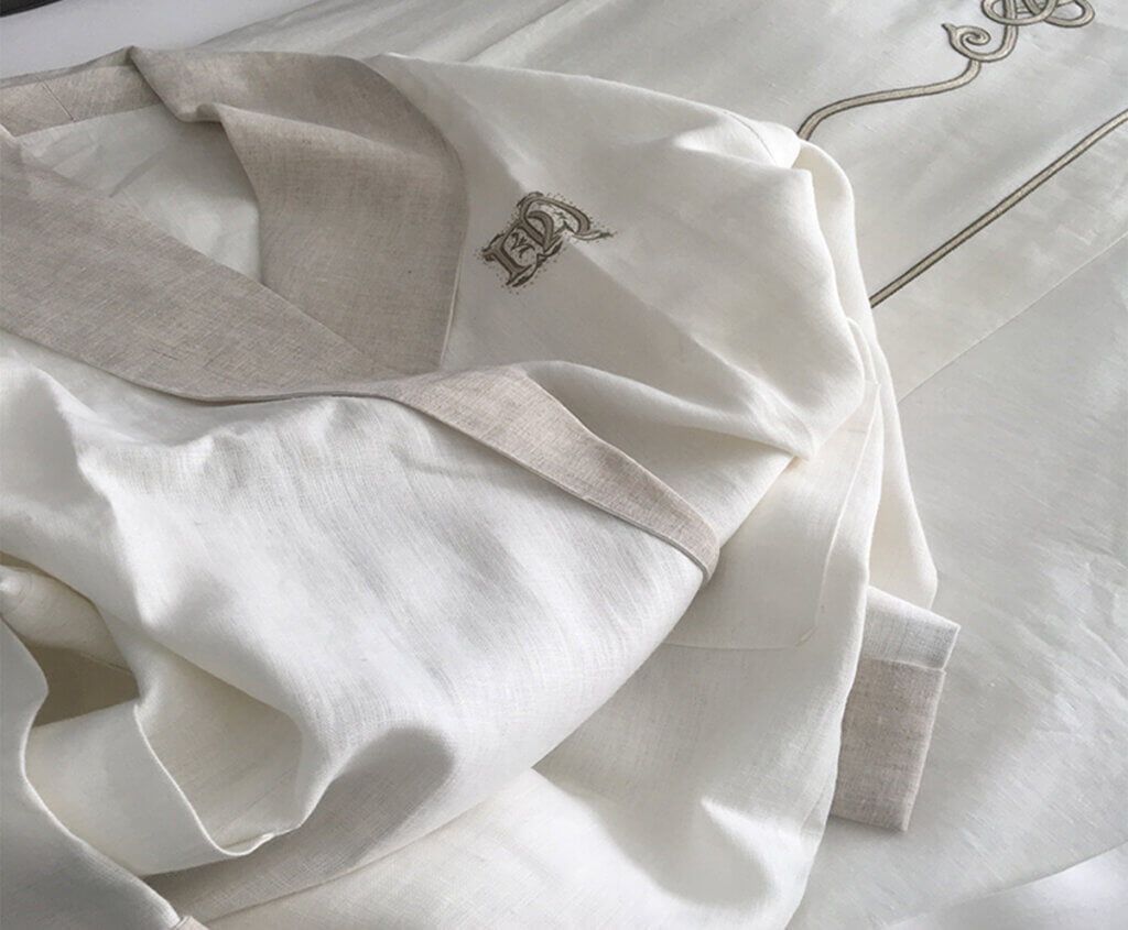 A white bathrobe.

Its natural elegance reflects its luxurious creation, harking back to the principles of regenerative luxury.